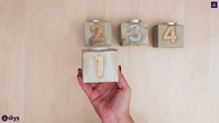 10. Velas de concreto para Adviento