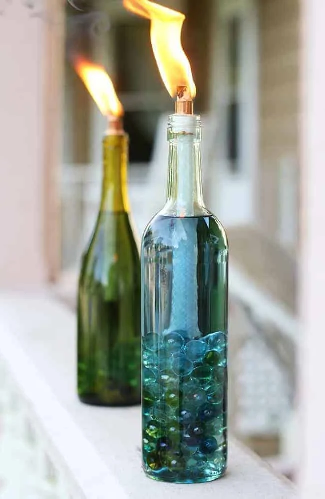 9. Velas de botellas de vino con citronela