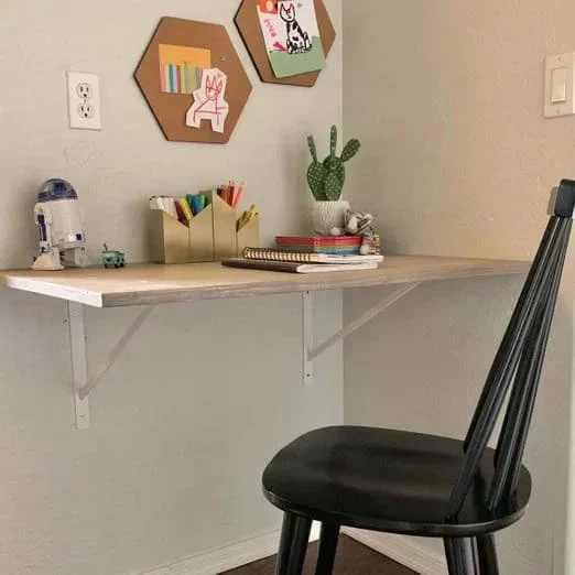 13. Simple DIY children's desk