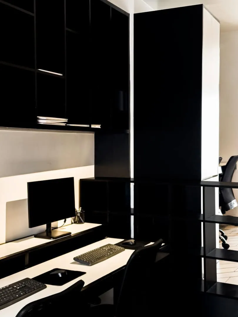 最大化影响力：7ARC设计工作室300平方英尺空间，融合功能与美学