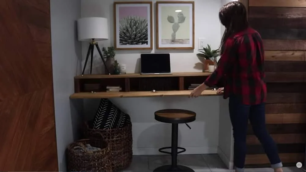 9. Mesa flotante con almacenamiento oculto