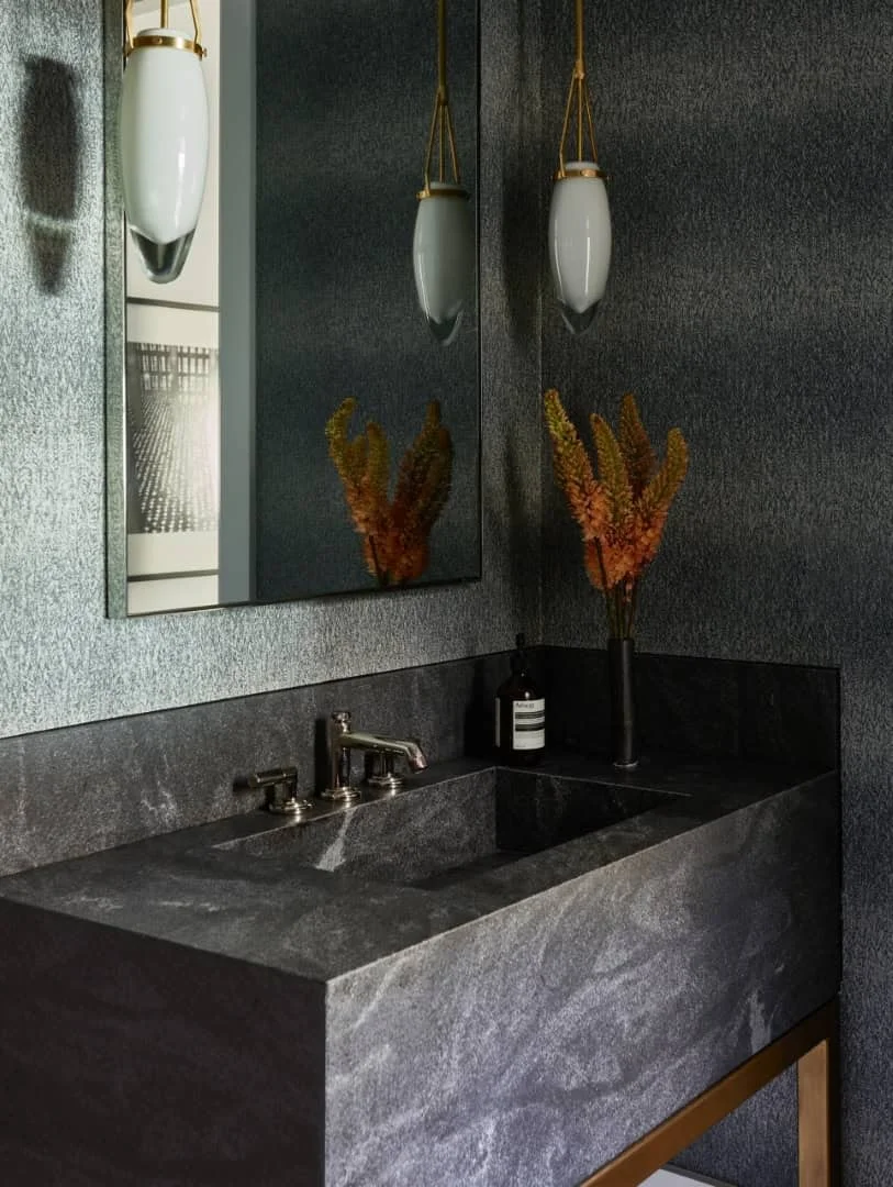 6. Baño oscuro, Orange Sound