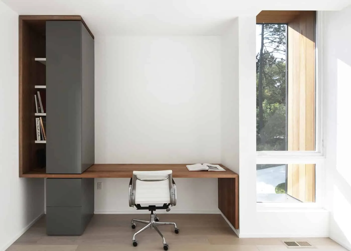 House by the Spring Shore by Johnsen Schmaling Architects: Minimalism in Madison