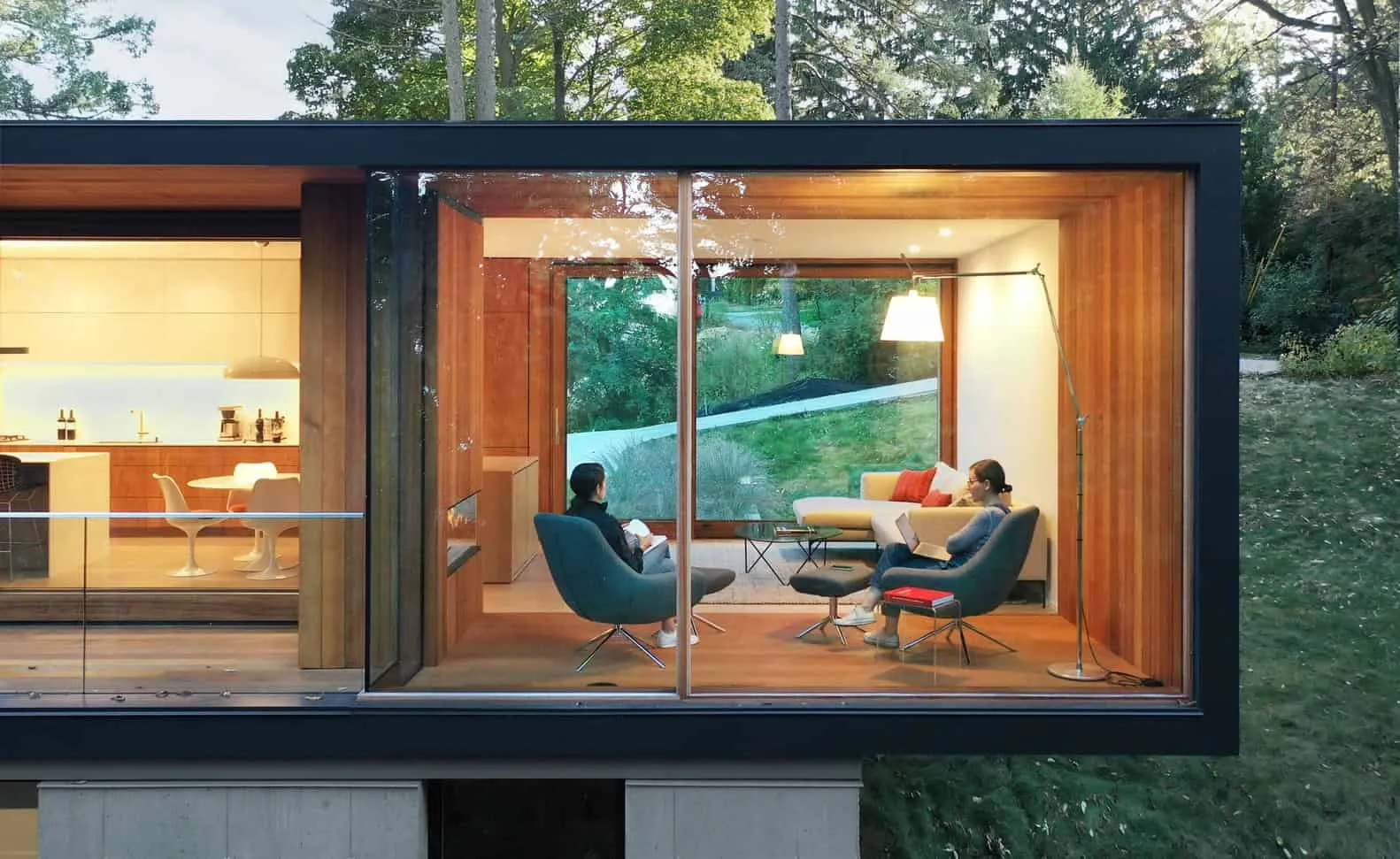 House by the Spring Shore by Johnsen Schmaling Architects: Minimalism in Madison