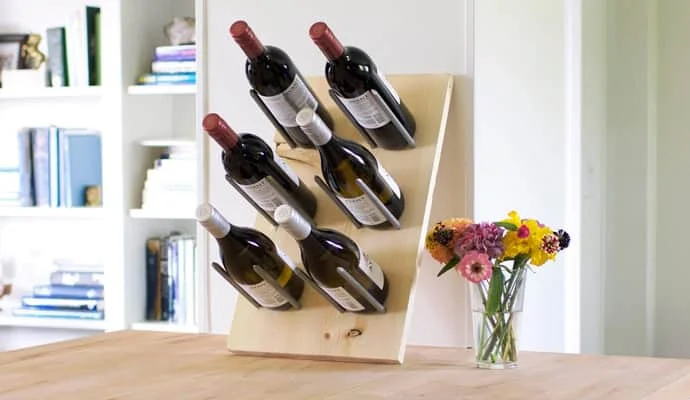 Soporte para vino hecho de madera