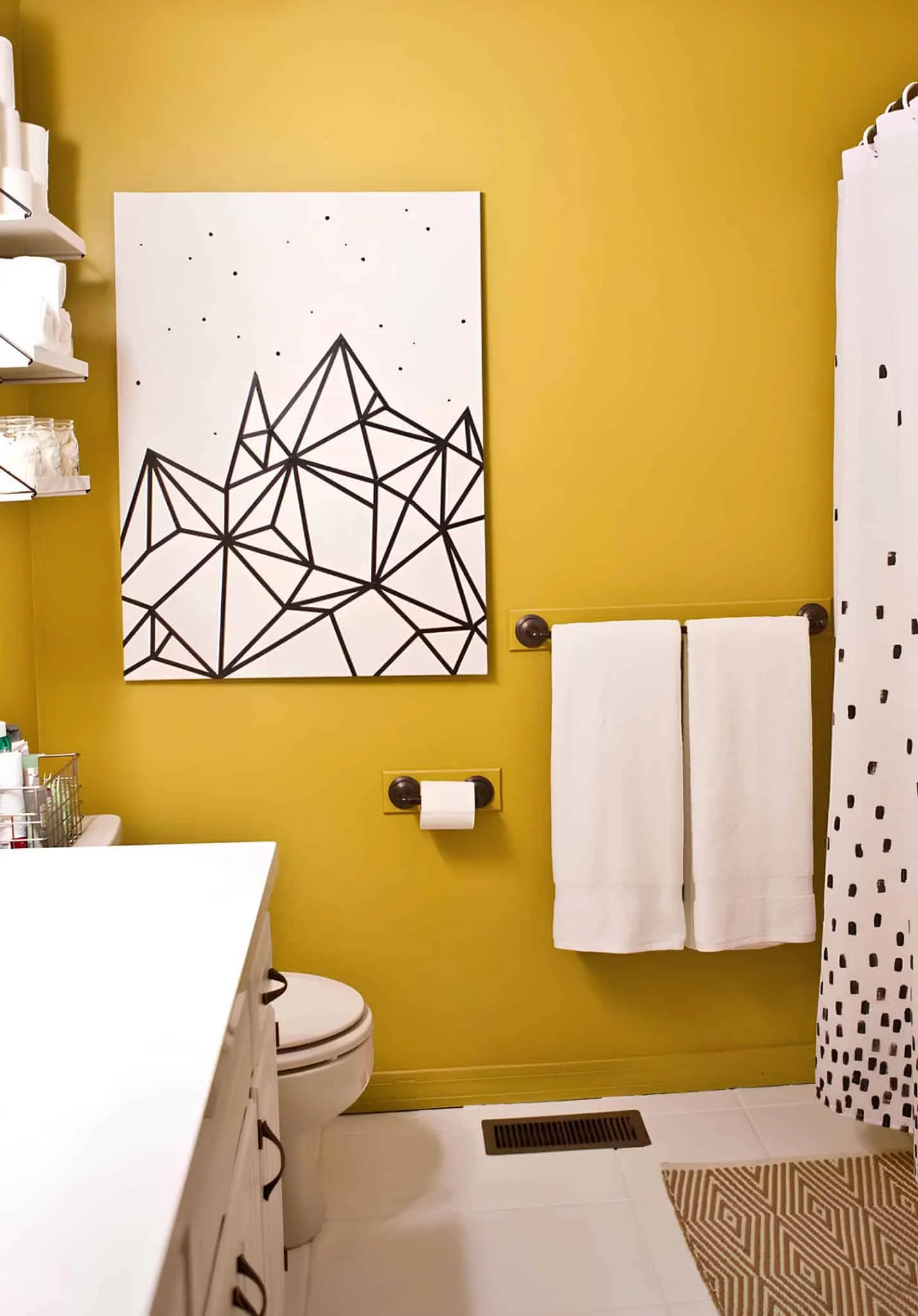 浴室中的现代几何山墙