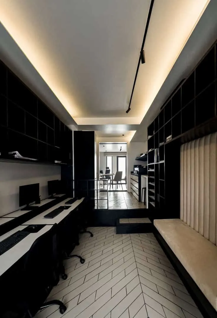 最大化影响力：7ARC设计工作室300平方英尺空间，融合功能与美学