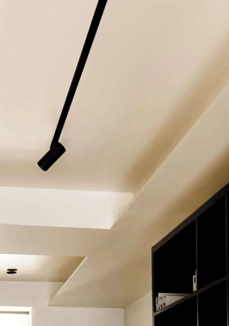 最大化影响力：7ARC设计工作室300平方英尺空间，融合功能与美学