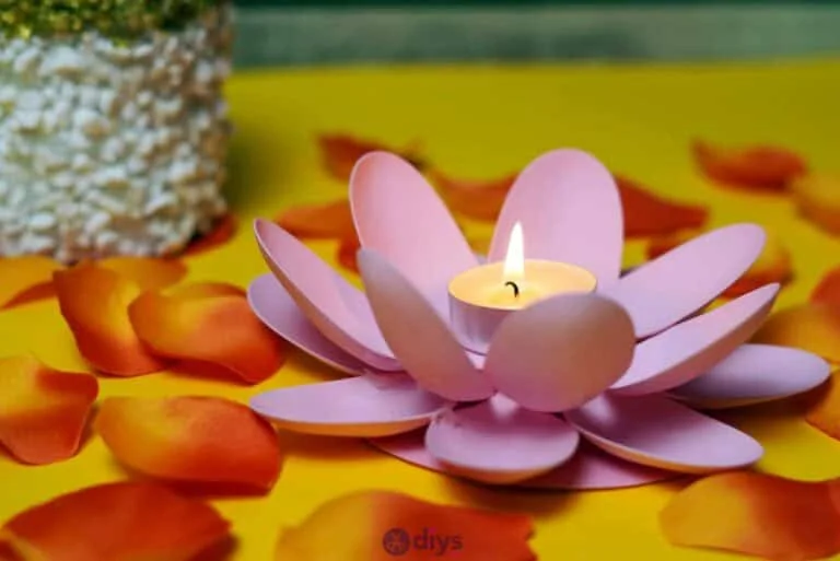 8. Vela de cuchara plástica