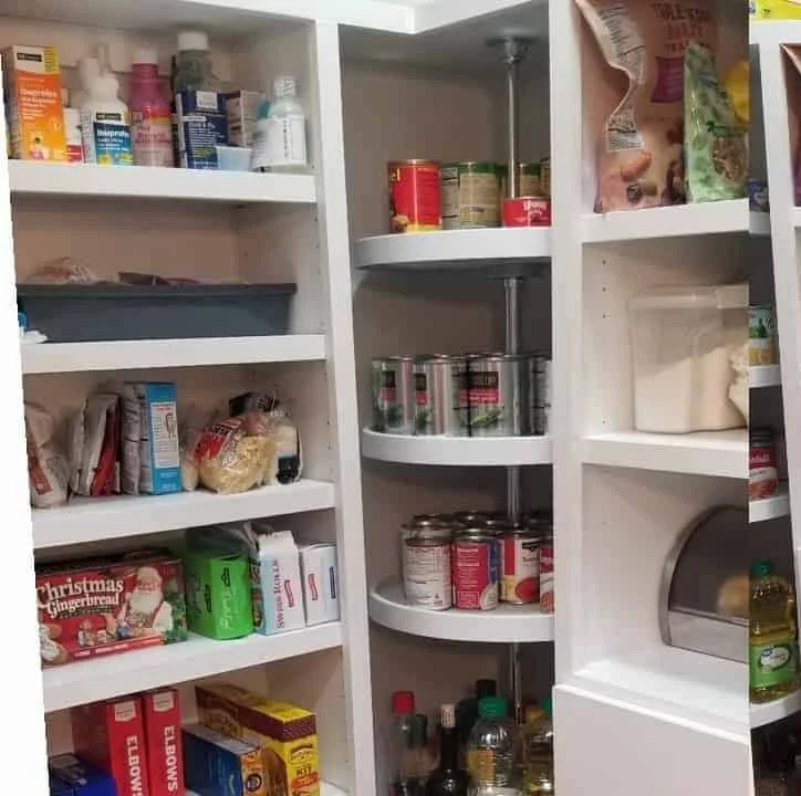 8. Transformación impresionante de despensa durante una renovación de cocina