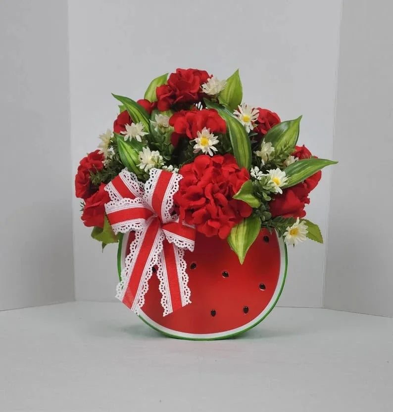 14. Composición floral con sandía