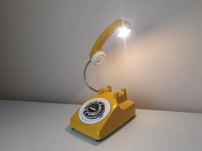 7. 手机充电台灯