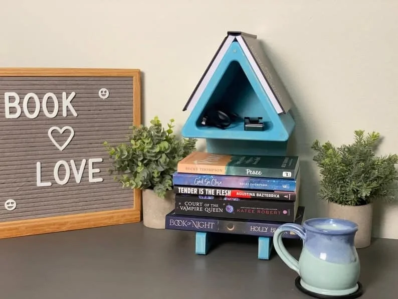 4. Soporte de madera para libros