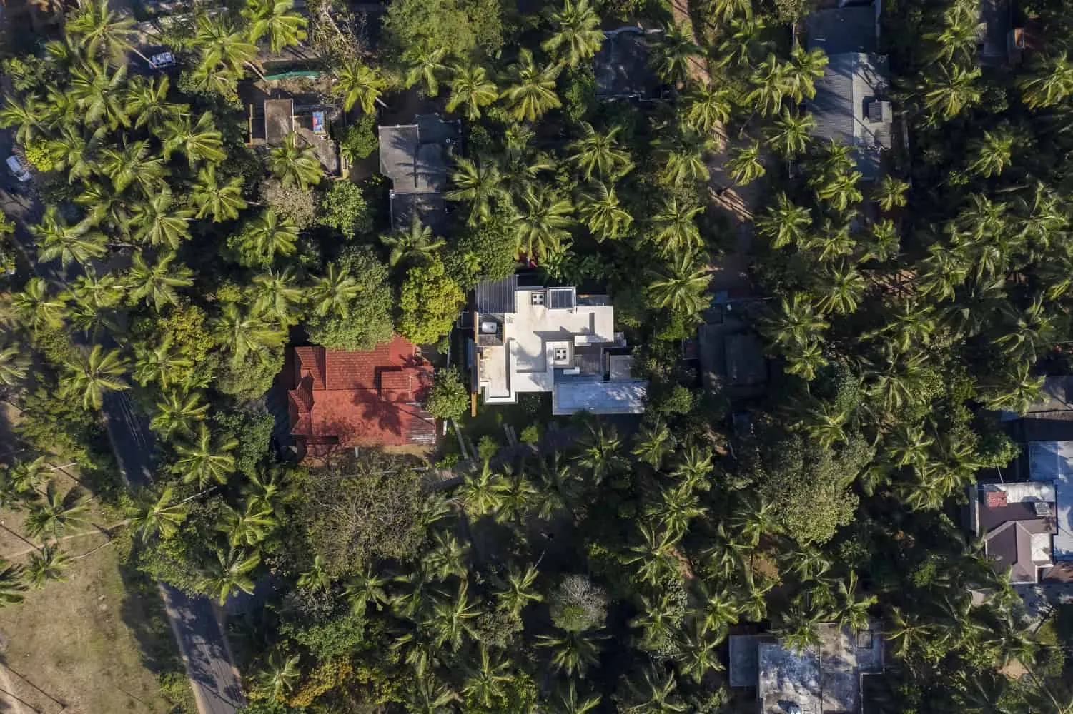 特里苏尔浮动折叠住宅——现代喀拉拉风格房屋