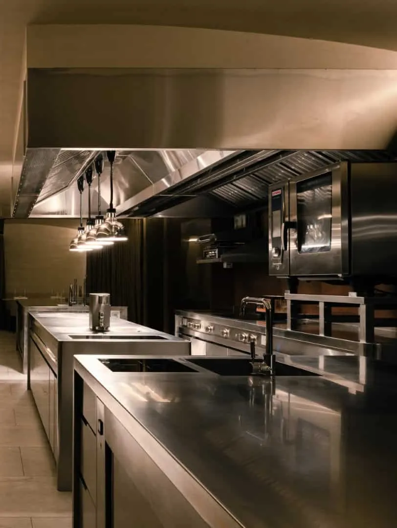 Renovierung des Restaurants Lerouy in Singapur von Studio Hot Design Folks