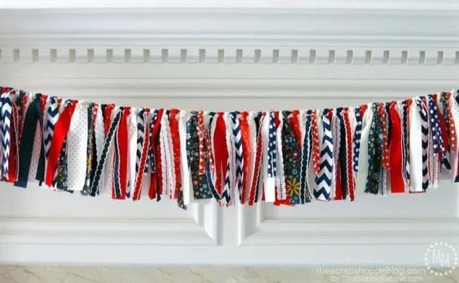 8. Guirnada de trapos y cintas