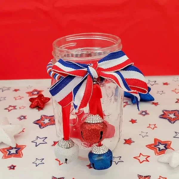 11. Manualidad de frascos mason para el 4 de julio