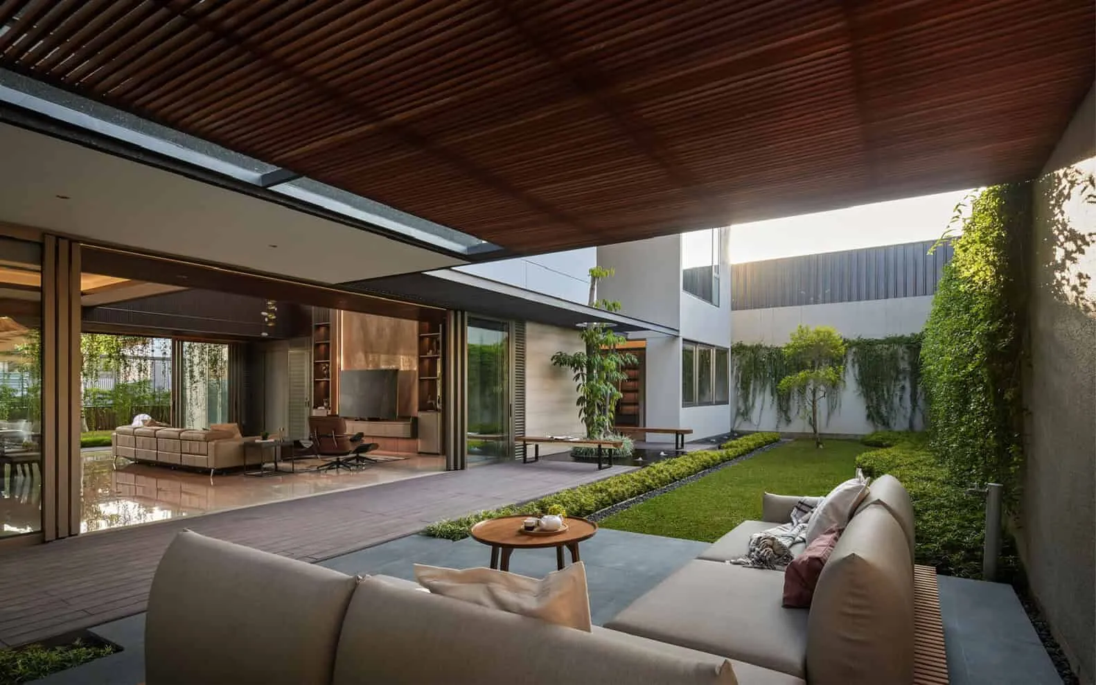 Patio Livity 大宅：56米面宽的可持续安全居住示范