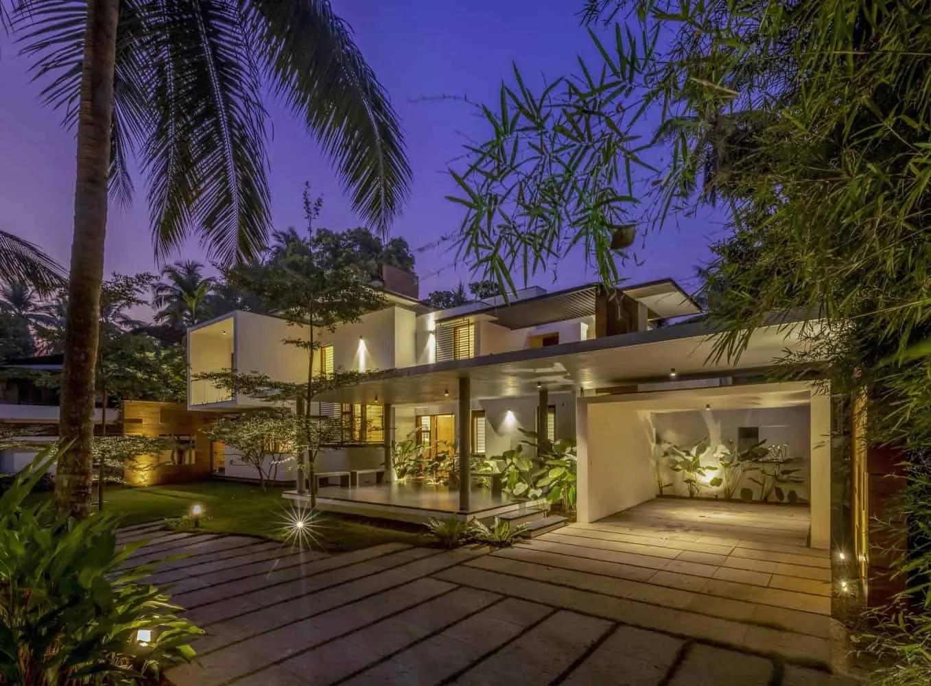 特里苏尔浮动折叠住宅——现代喀拉拉风格房屋