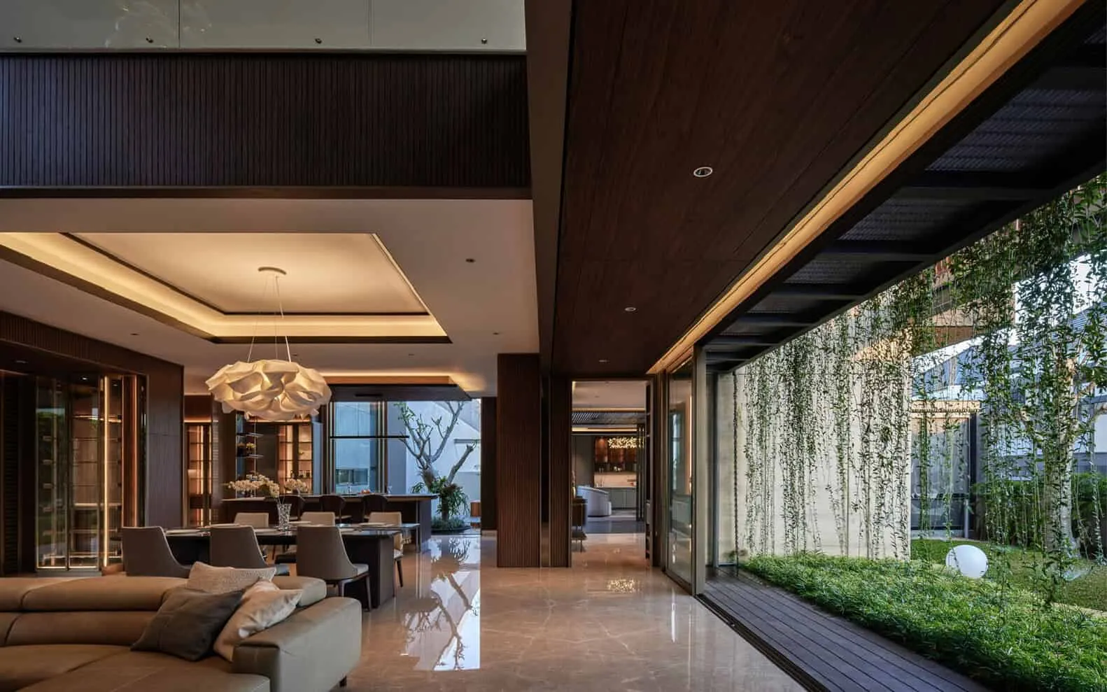 Patio Livity 大宅：56米面宽的可持续安全居住示范