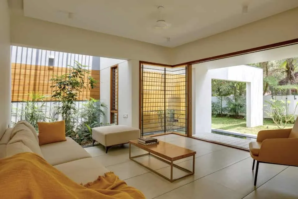 特里苏尔浮动折叠住宅——现代喀拉拉风格房屋