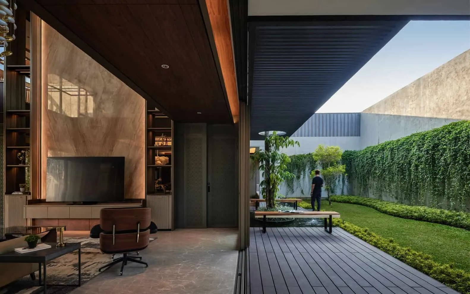 Patio Livity 大宅：56米面宽的可持续安全居住示范