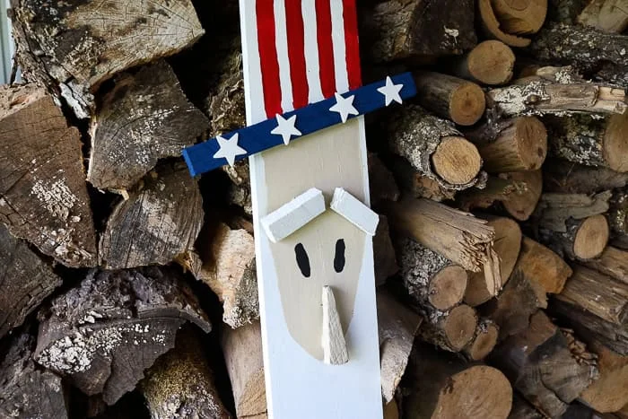 10. Decoración de Uncle Sam con trozos de madera