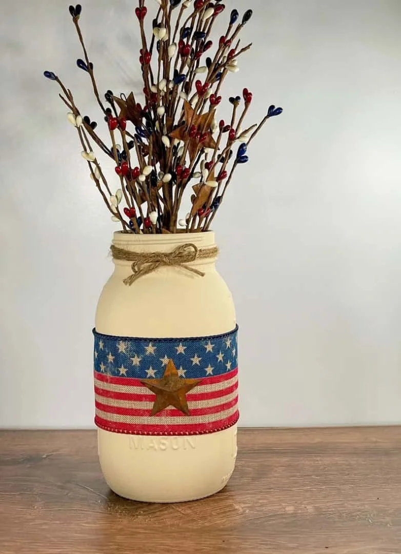 7. Mason-Jar-Behälter mit amerikanischer Flagge