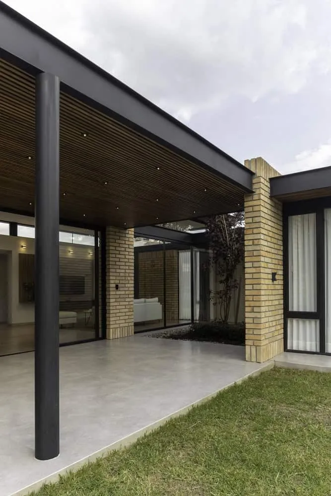 TC House in Cuenca by Arqcor — Modern Brick Residence