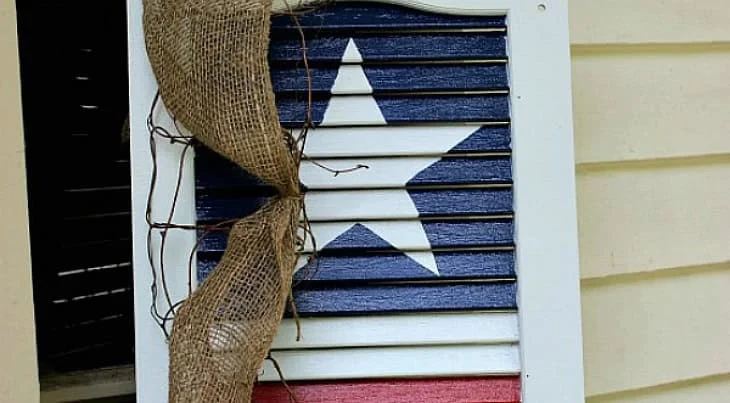 3. Decoración con molduras de madera reciclada