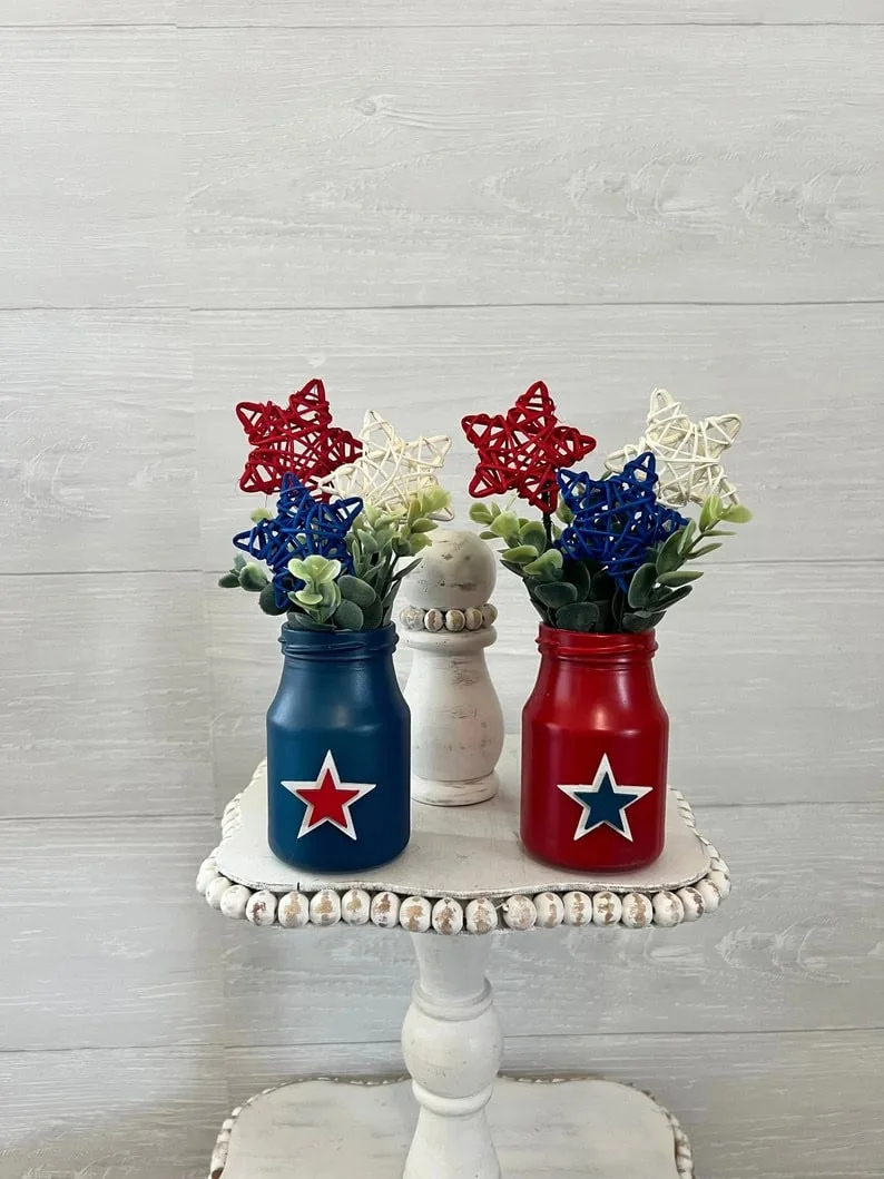 13. Patriotische Dekoration aus einer dreischichtigen Tasse