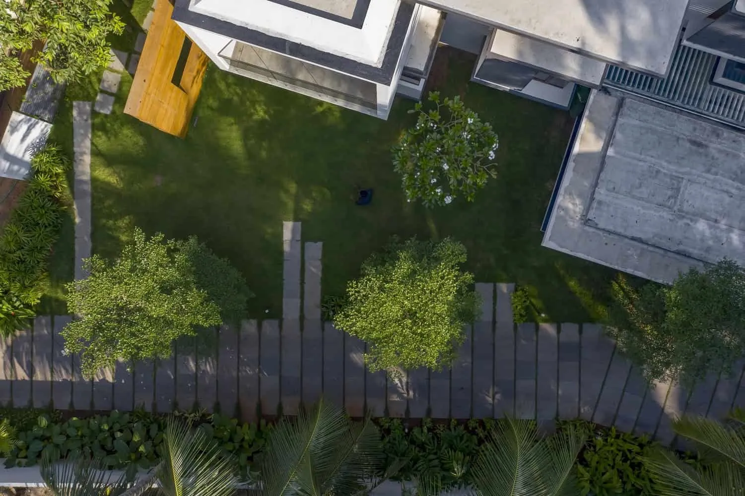 特里苏尔浮动折叠住宅——现代喀拉拉风格房屋