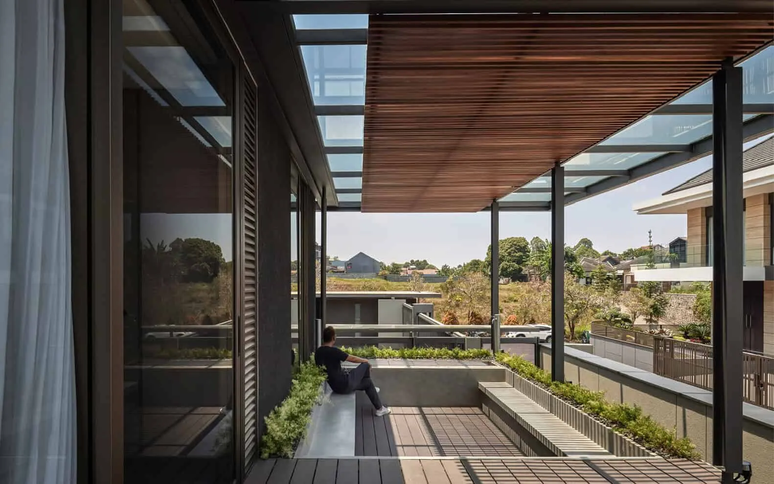 Patio Livity 大宅：56米面宽的可持续安全居住示范