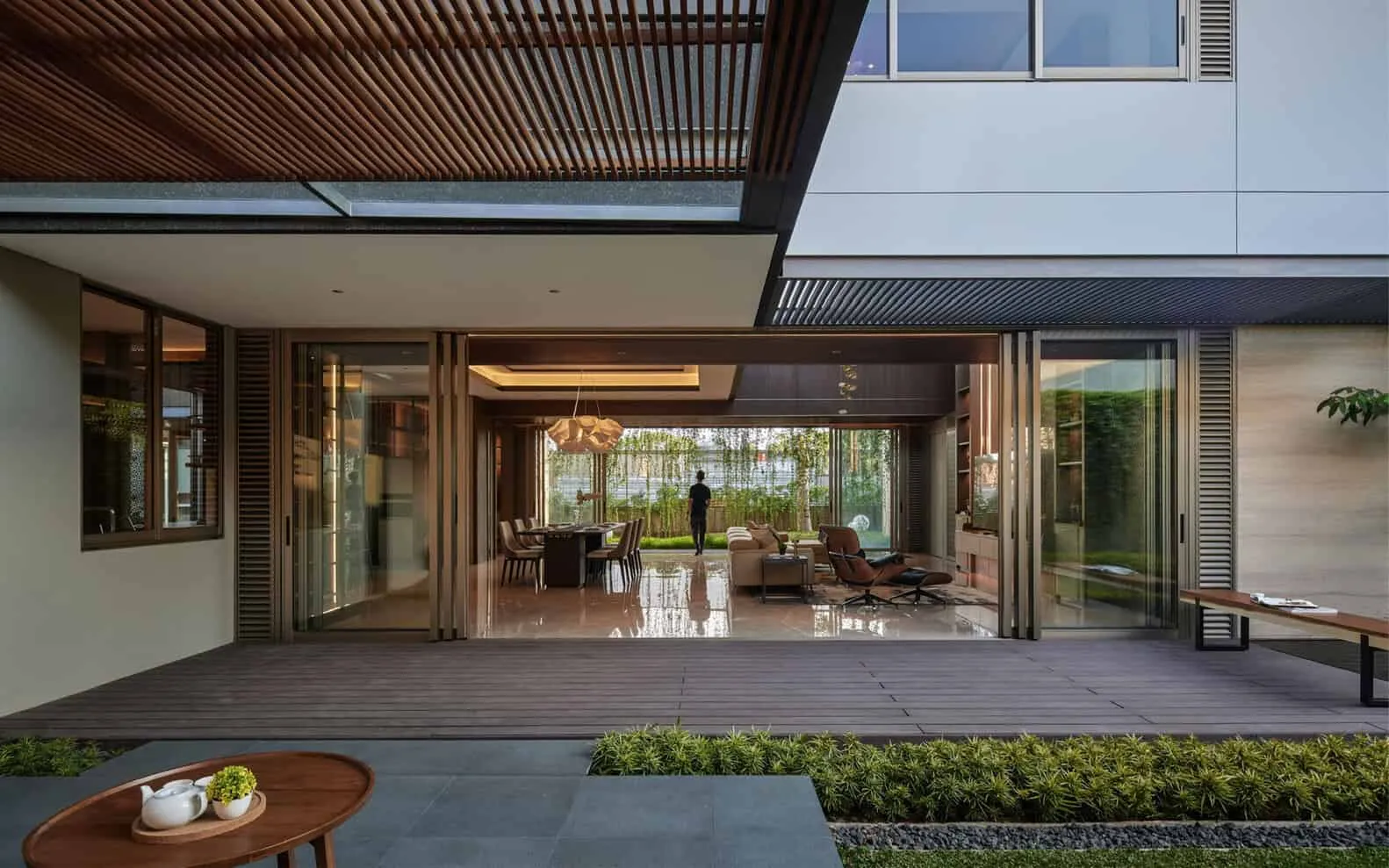 Patio Livity 大宅：56米面宽的可持续安全居住示范