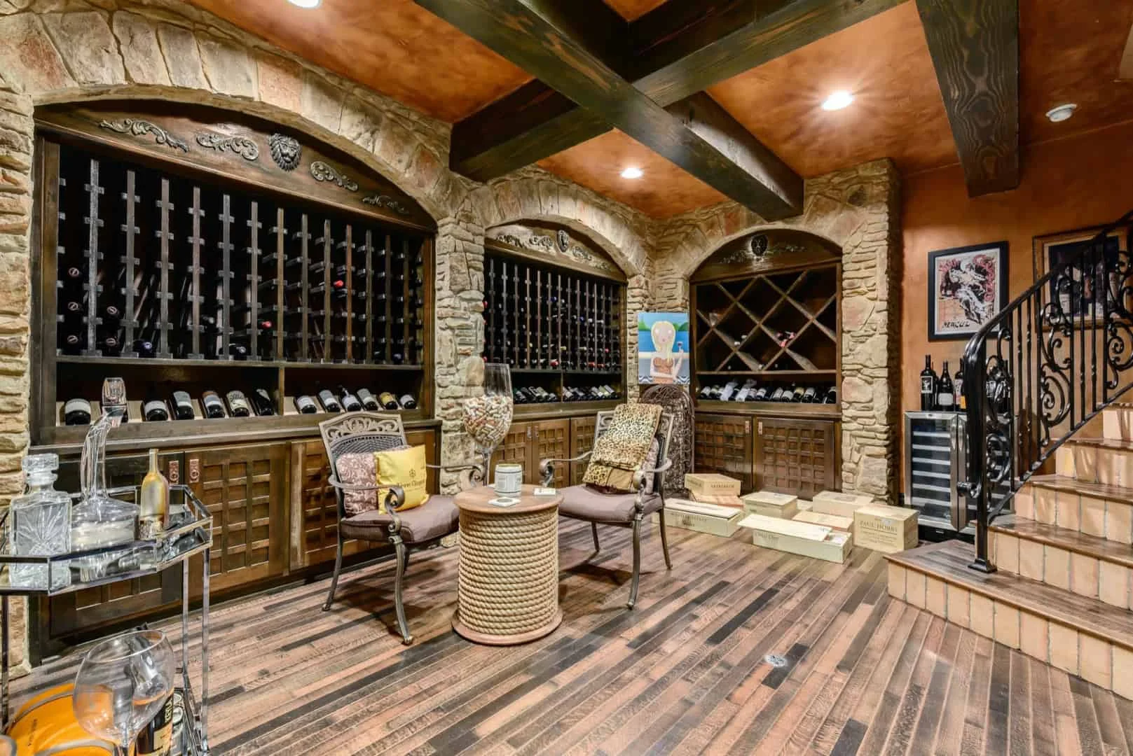 6. Середземноморський винний погреб, Остін