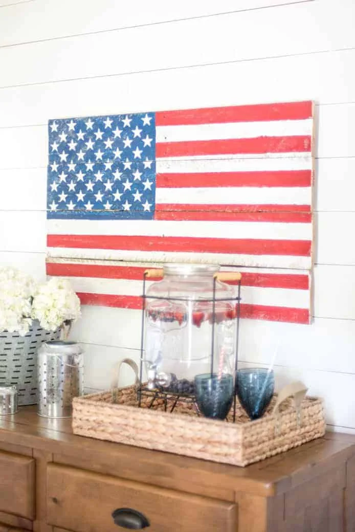 3. Imagen rustica con bandera americana de madera