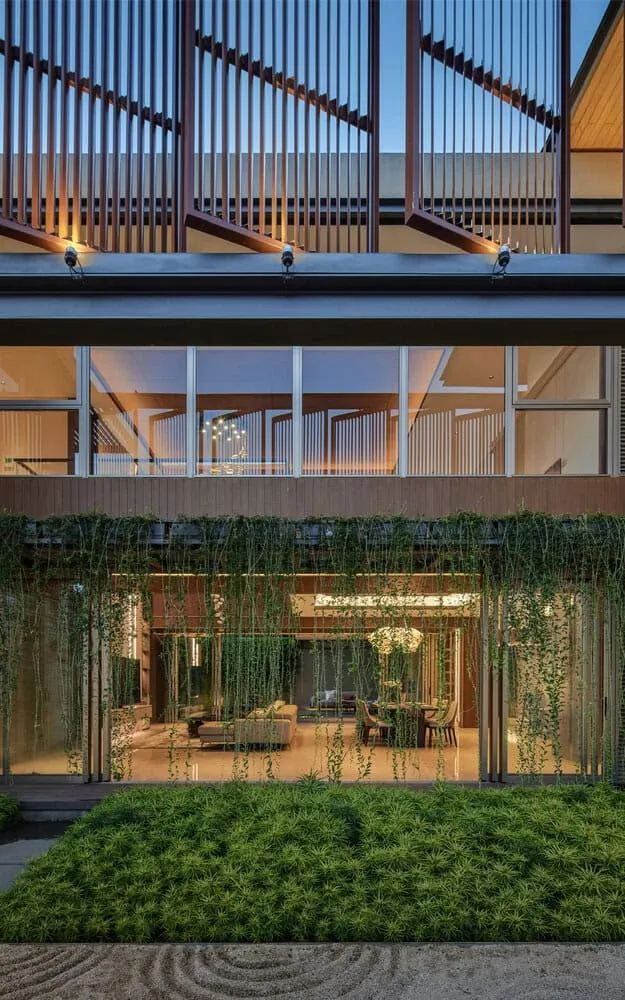 Patio Livity 大宅：56米面宽的可持续安全居住示范