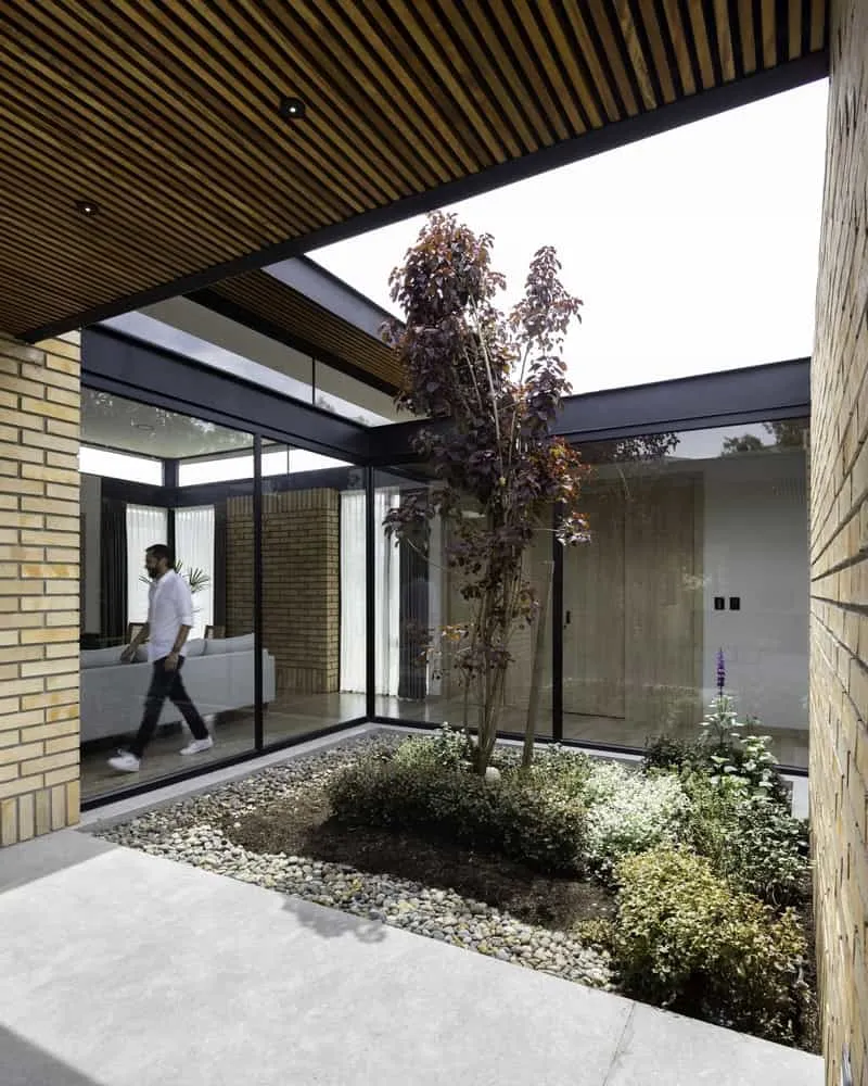 TC House in Cuenca by Arqcor — Modern Brick Residence