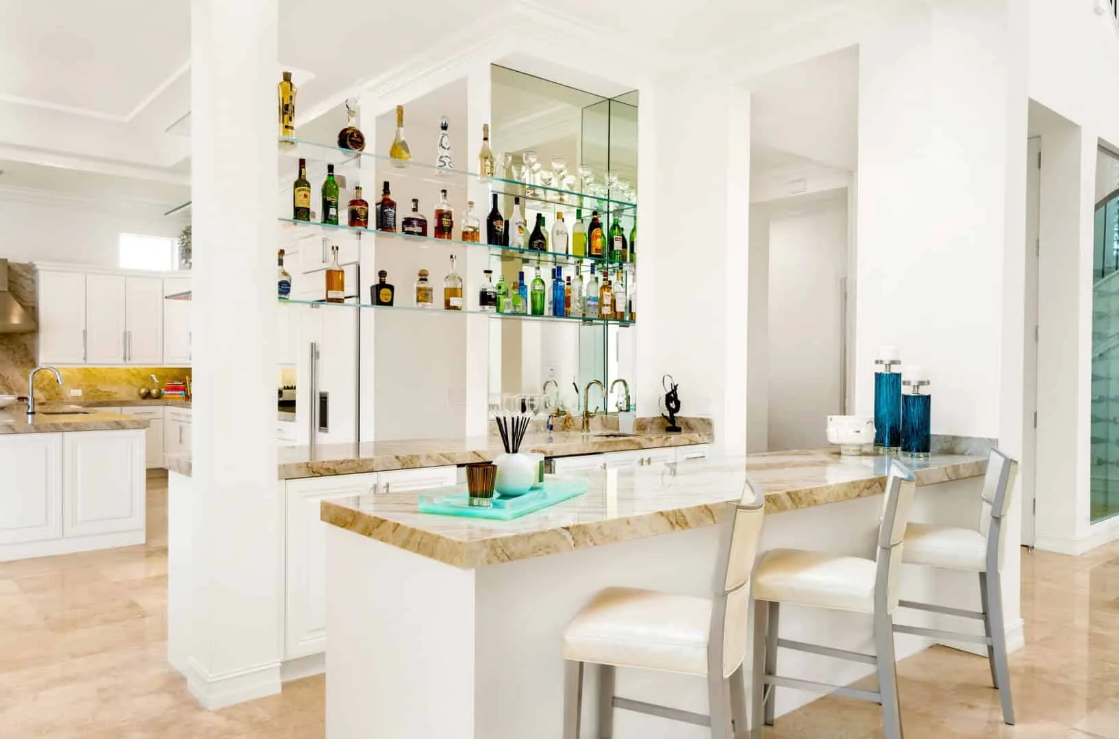 6. Bar decorativo moderno, Miami