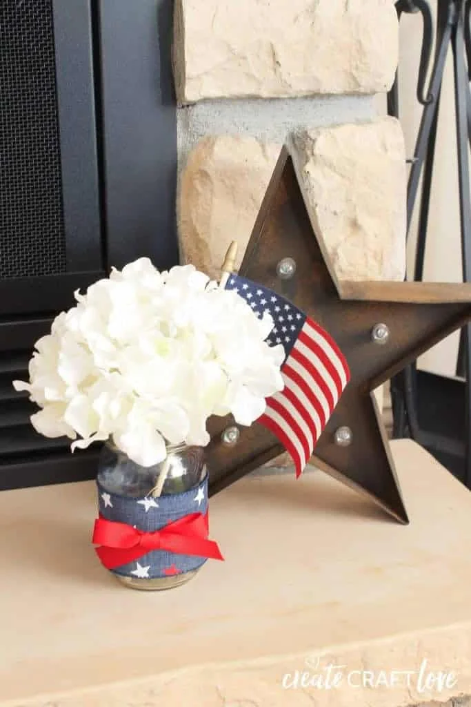 10. Centro de mesa rojo-blanco-azul