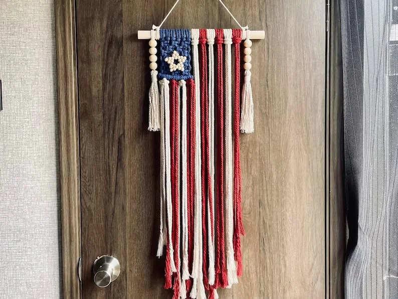 5. Macramé con bandera estadounidense