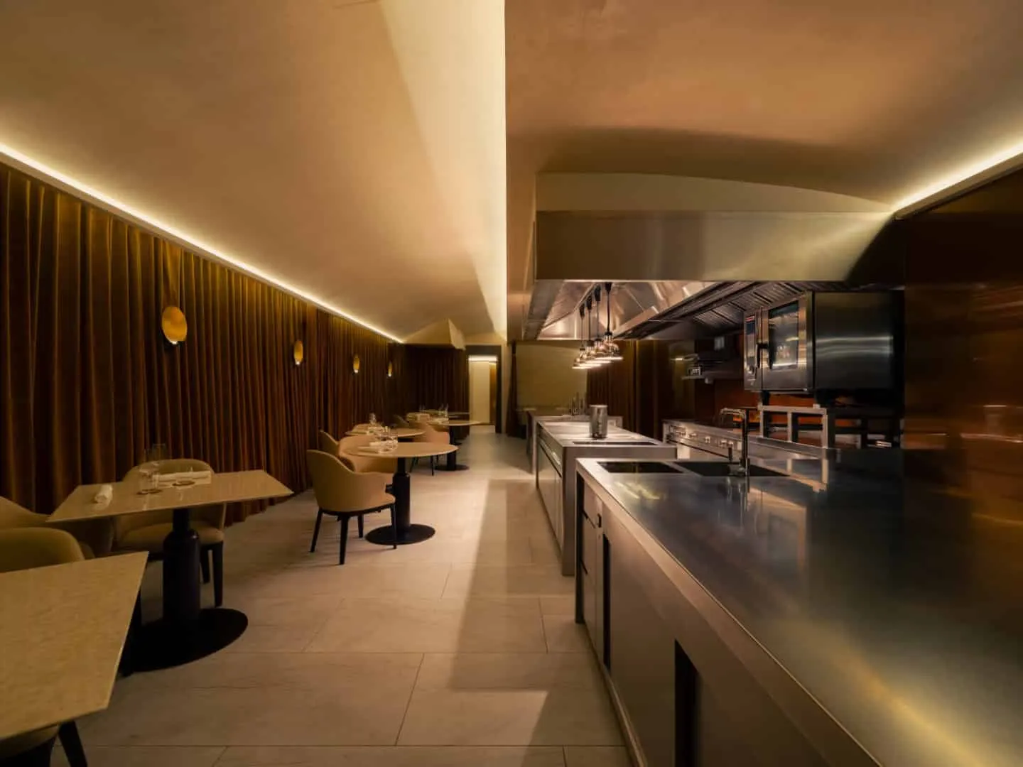 Renovierung des Restaurants Lerouy in Singapur von Studio Hot Design Folks