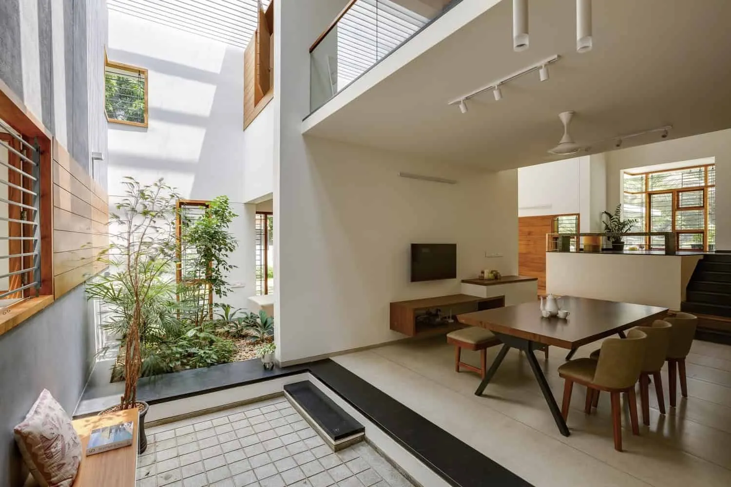 特里苏尔浮动折叠住宅——现代喀拉拉风格房屋