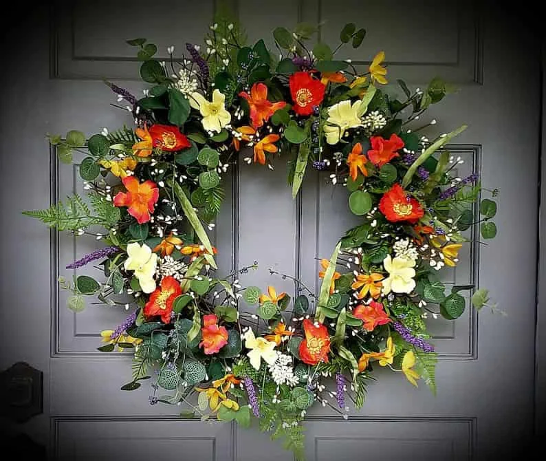 10. Cesta con amapolas y eucalipto