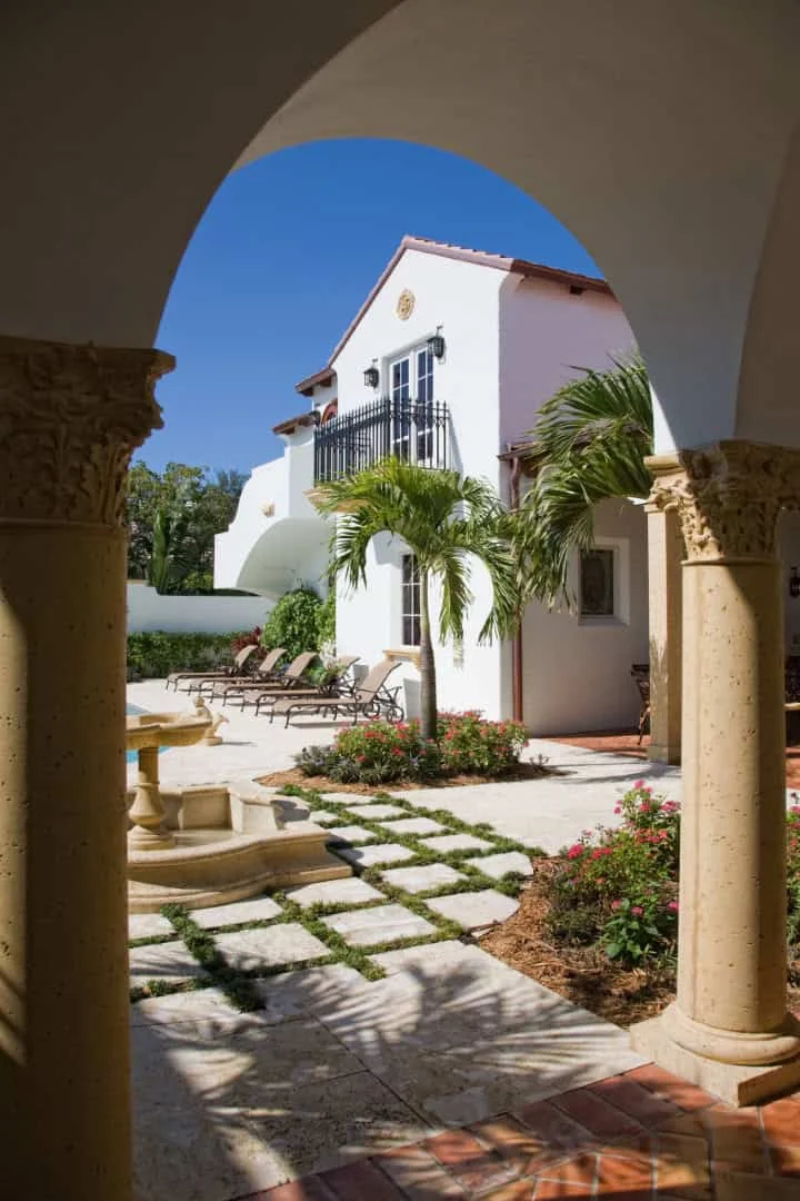 Consejos para cuidar tu patio estilo Mediterráneo