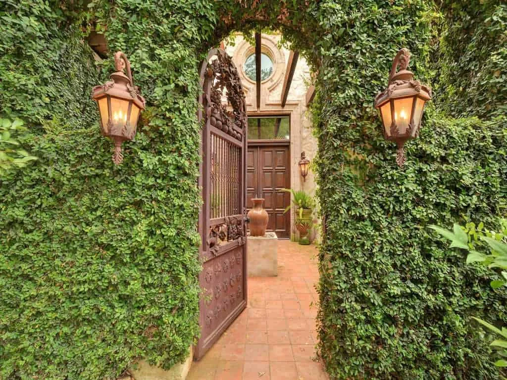 5. Entrada marina, Austin