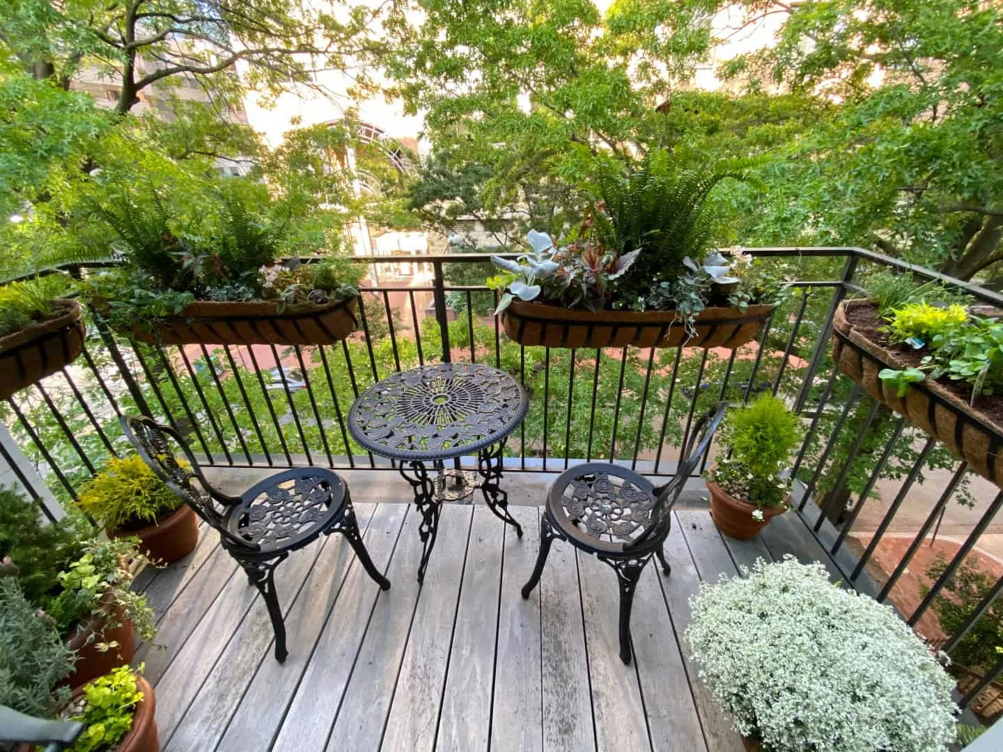 Consejos Finales para un Balcón Mediterráneo Perfecto