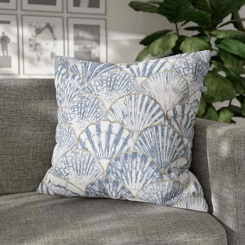 Almohada con conchas