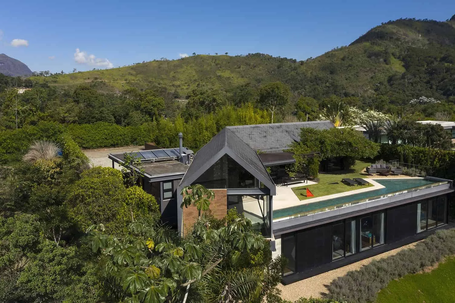 阿多西娅之家：建筑家的隐私与好客和谐设计