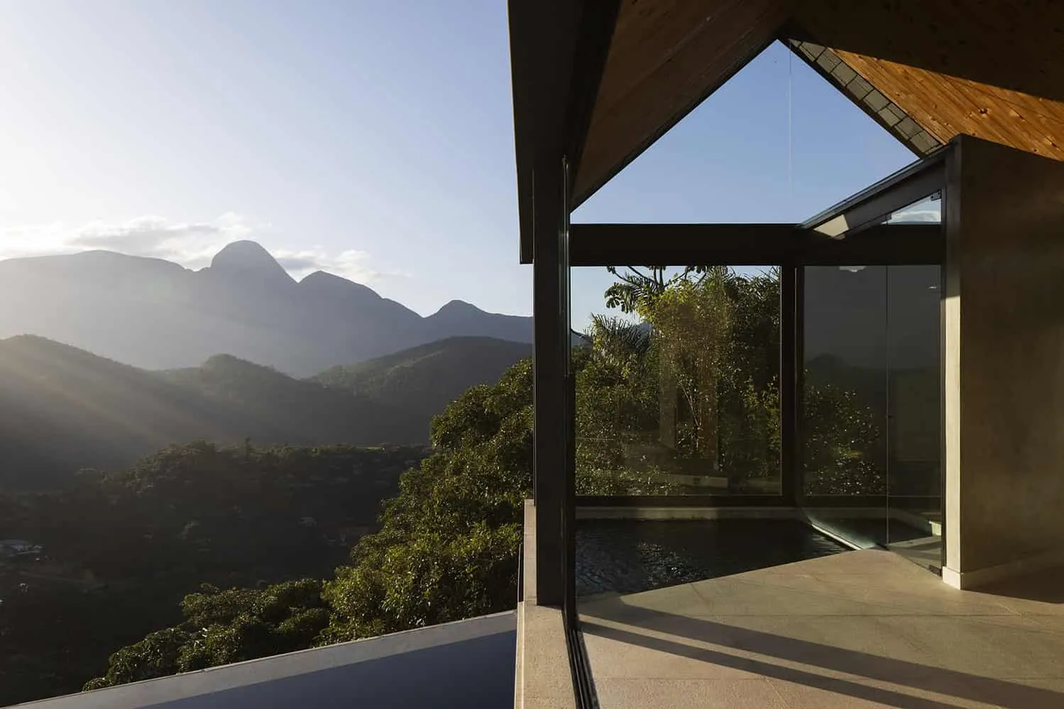 阿多西娅之家：建筑家的隐私与好客和谐设计